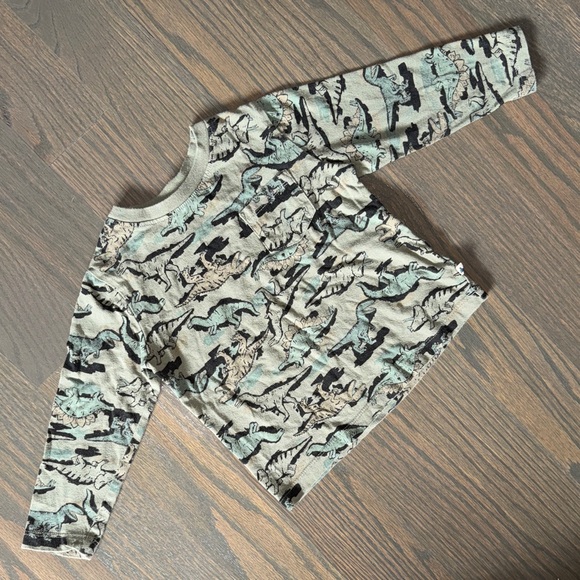 babyGap Dino Patterned Crewneck T-Shirt with Pocket | 2T - Picture 1 of 7